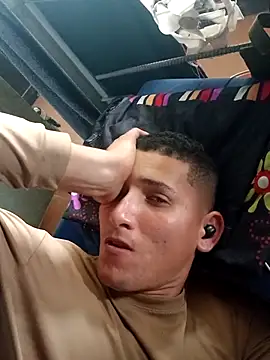 Snapshot of uribe23 chatting on 10.12.25 uribe23 online show from 10.12.25