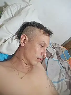 Snapshot of JuceAn14 chatting on 11.27.25 JuceAn14 online show from 11.27.25