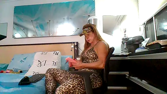 Mirianzapata 1 online show from 11.18.25