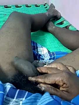 Snapshot of dolphiinn chatting on 10.16.25 dolphiinn online show from 10.16.25