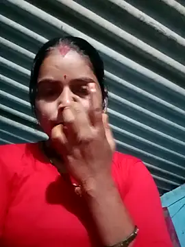 Snapshot of Mohini-xx chatting on 10.13.25 Mohini-xx online show from 10.13.25