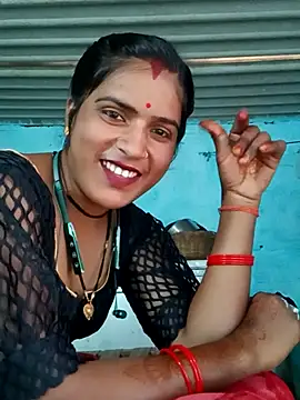 Snapshot of Mohini-xx chatting on 10.22.25 Mohini-xx online show from 10.22.25