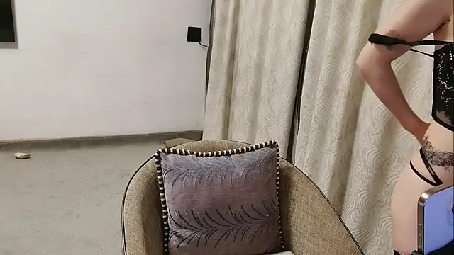 Snapshot of Shi_luo2025 chatting on 09.12.25 Shi luo2025 online show from 09.12.25