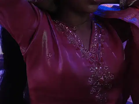 snow white123 online show from 10.19.25