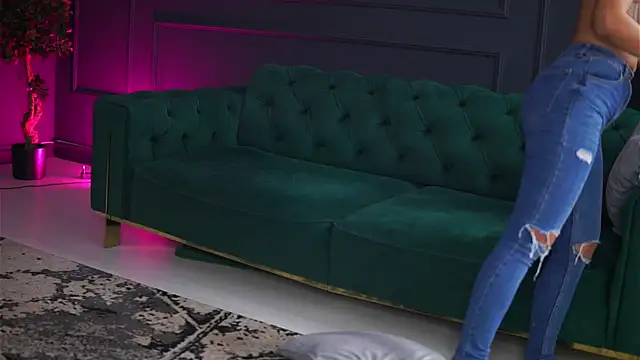 Snapshot of SiennaRuh chatting on 09.29.25 SiennaRuh online show from 09.29.25