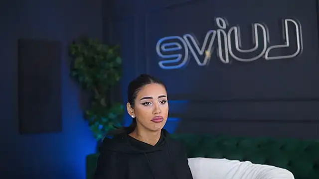 Snapshot of SiennaRuh chatting on 10.11.25 SiennaRuh online show from 10.11.25