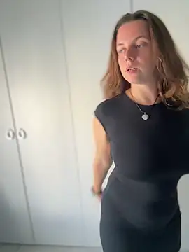 Snapshot of TenderLaGlamor chatting on 09.25.25 TenderLaGlamor online show from 09.25.25