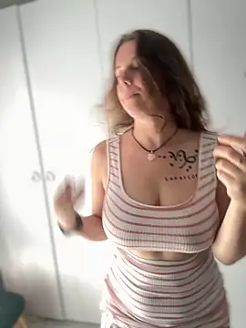 Snapshot of TenderLaGlamor chatting on 10.01.25 TenderLaGlamor online show from 10.01.25