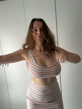 Snapshot of TenderLaGlamor chatting on 10.11.25 TenderLaGlamor online show from 10.11.25