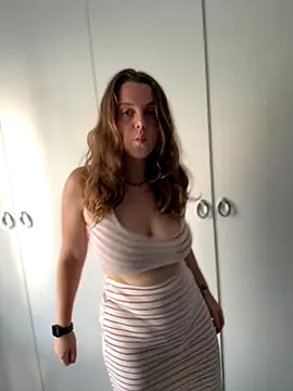 Snapshot of TenderLaGlamor chatting on 10.12.25 TenderLaGlamor online show from 10.12.25