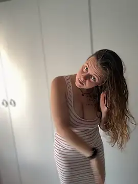 Snapshot of TenderLaGlamor chatting on 10.14.25 TenderLaGlamor online show from 10.14.25