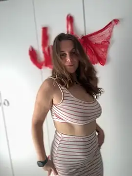 Snapshot of TenderLaGlamor chatting on 10.17.25 TenderLaGlamor online show from 10.17.25