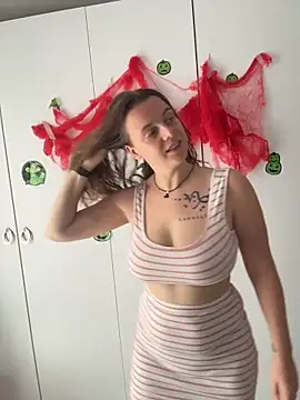 Snapshot of TenderLaGlamor chatting on 10.26.25 TenderLaGlamor online show from 10.26.25