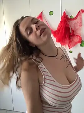 Snapshot of TenderLaGlamor chatting on 10.30.25 TenderLaGlamor online show from 10.30.25