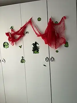 Snapshot of TenderLaGlamor chatting on 10.31.25 TenderLaGlamor online show from 10.31.25