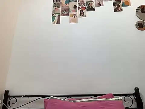 LucytheDevilQueen online show from 10.17.25