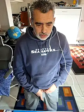 Snapshot of -Jim-Cummer- chatting on 10.12.25 -Jim-Cummer- online show from 10.12.25