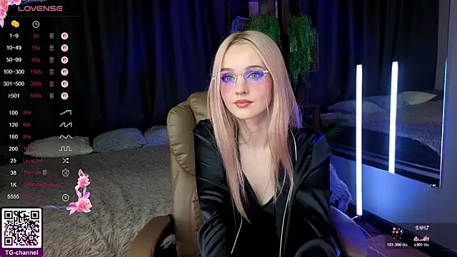 Snapshot of exxxcore_ chatting on 10.27.25 exxxcore online show from 10.27.25