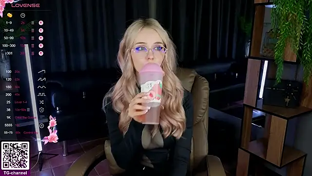 Snapshot of exxxcore_ chatting on 11.06.25 exxxcore online show from 11.06.25