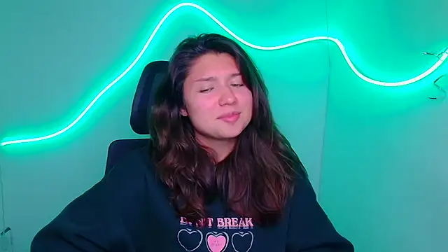 Snapshot of Sandra_Curly chatting on 09.19.25 Sandra Curly online show from 09.19.25