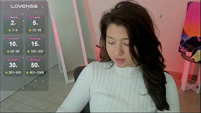 Snapshot of Sandra_Curly chatting on 10.28.25 Sandra Curly online show from 10.28.25