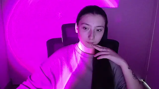 Snapshot of ScarlettVibe_ chatting on 09.12.25 ScarlettVibe online show from 09.12.25