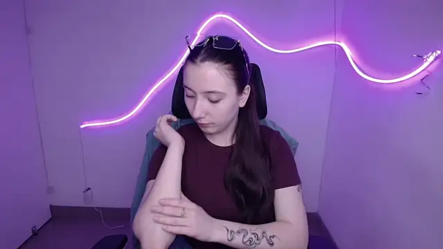 Snapshot of ScarlettVibe_ chatting on 09.21.25 ScarlettVibe online show from 09.21.25