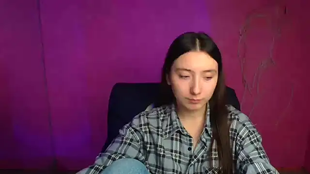 Snapshot of ScarlettVibe_ chatting on 10.11.25 ScarlettVibe online show from 10.11.25