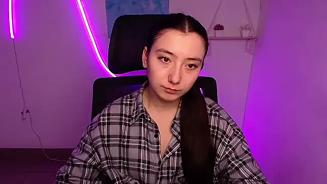 Snapshot of ScarlettVibe_ chatting on 10.13.25 ScarlettVibe online show from 10.13.25