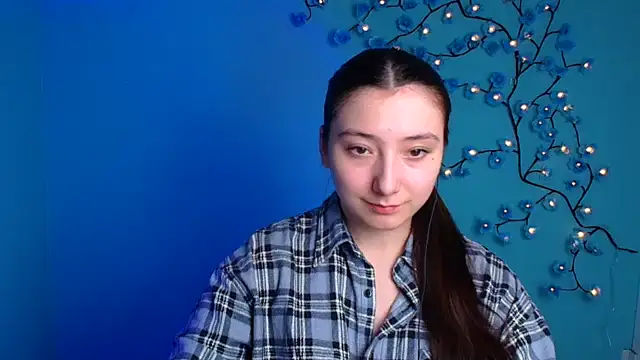 Snapshot of ScarlettVibe_ chatting on 10.26.25 ScarlettVibe online show from 10.26.25