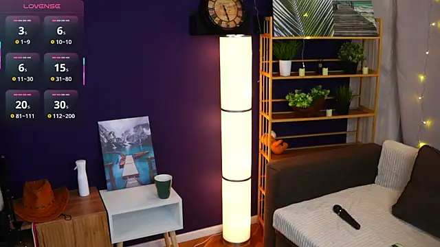 Snapshot of SuzanneHowse chatting on 02.23.26 SuzanneHowse online show from 02.23.26