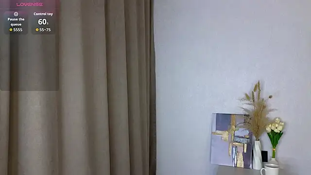 Snapshot of SuzanneHowse chatting on 03.30.26 SuzanneHowse online show from 03.30.26