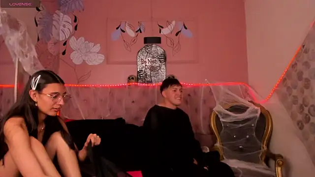 Ethan N Abby online show from 10.10.25