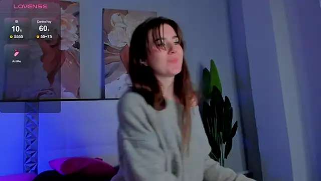 Snapshot of CloveDia chatting on 09.28.25 CloveDia online show from 09.28.25