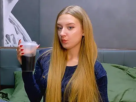 DarcyWilsy online show from 10.21.25