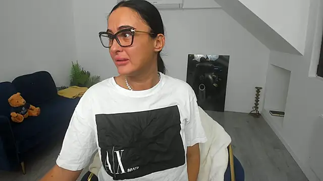 Helen Sinn online show from 09.11.25