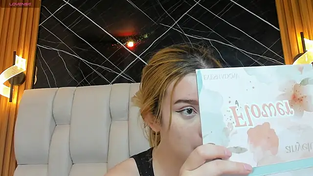 Snapshot of kristal_joi_dl chatting on 11.05.25 kristal joi dl online show from 11.05.25