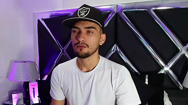 AlekRuizx online show from 10.10.25