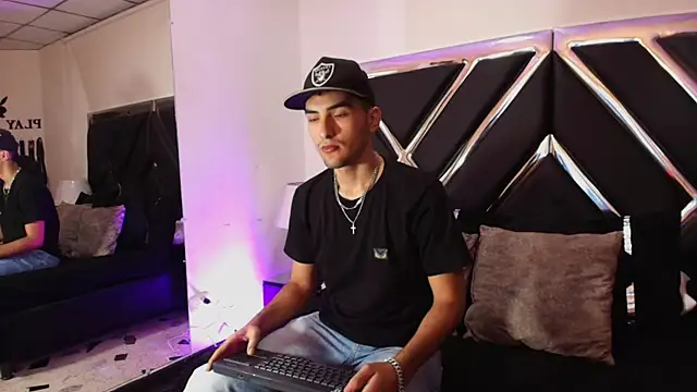 AlekRuizx online show from 10.17.25