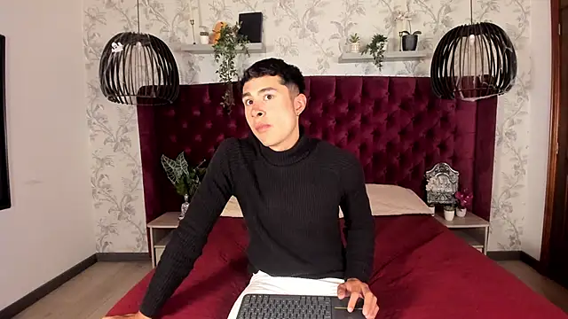 Snapshot of AustinJones_ chatting on 11.07.25 AustinJones online show from 11.07.25