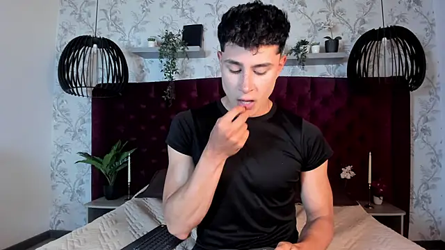 AustinJones  online show from 11.19.25