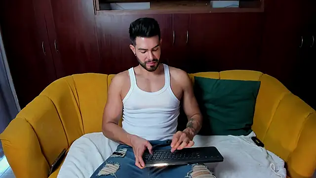 Snapshot of ZarekFox chatting on 10.04.25 ZarekFox online show from 10.04.25