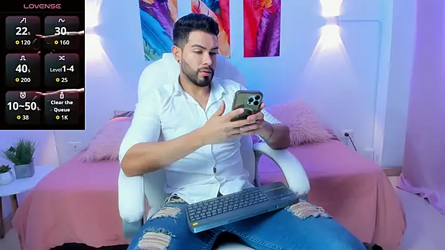 Snapshot of ZarekFox chatting on 10.11.25 ZarekFox online show from 10.11.25