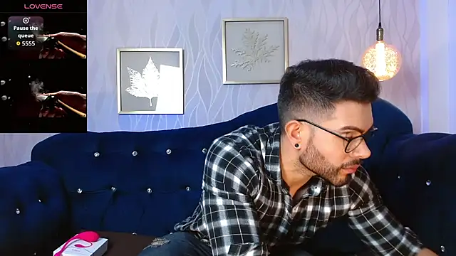 Snapshot of ZarekFox chatting on 10.25.25 ZarekFox online show from 10.25.25