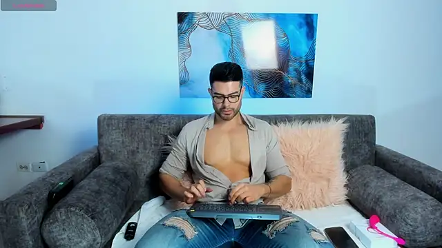 Snapshot of ZarekFox chatting on 11.10.25 ZarekFox online show from 11.10.25