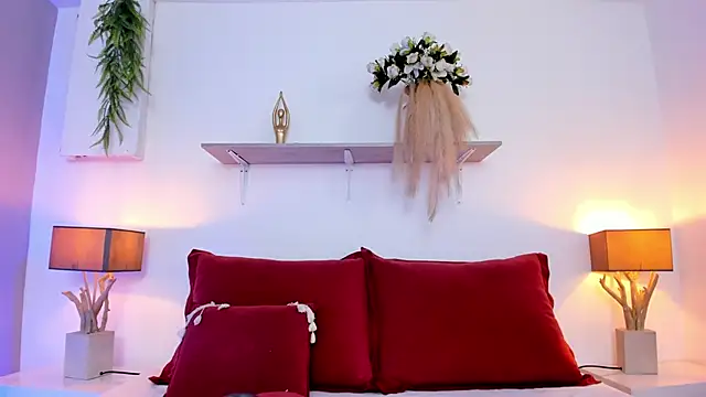 LuciaBenett  online show from 11.03.25