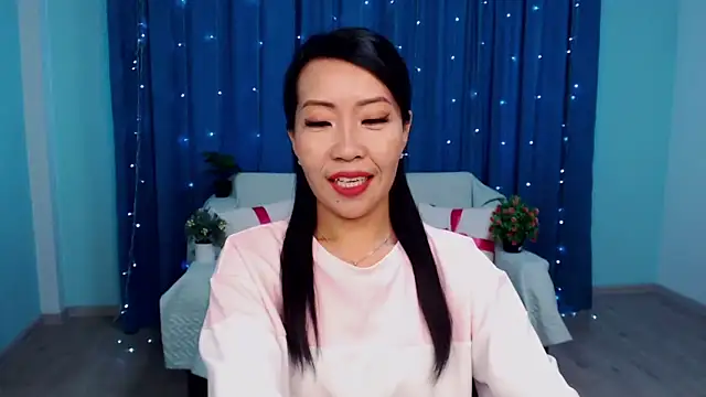 Snapshot of LiaPak chatting on 09.08.25 LiaPak online show from 09.08.25