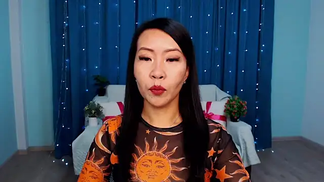 Snapshot of LiaPak chatting on 09.09.25 LiaPak online show from 09.09.25