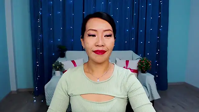 Snapshot of LiaPak chatting on 09.11.25 LiaPak online show from 09.11.25