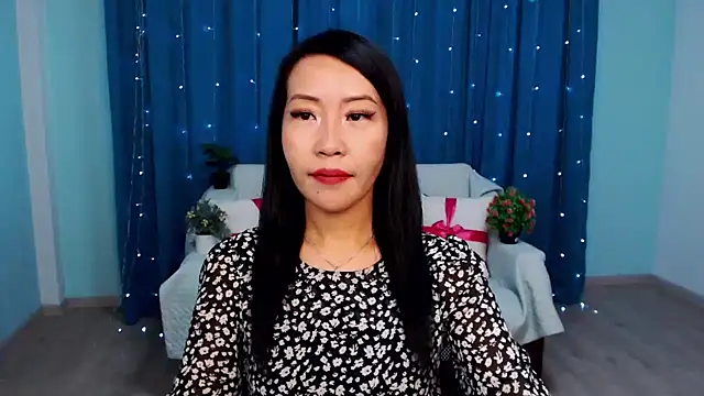 Snapshot of LiaPak chatting on 09.12.25 LiaPak online show from 09.12.25